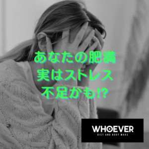 頭を抱えて絶望している様子の女性